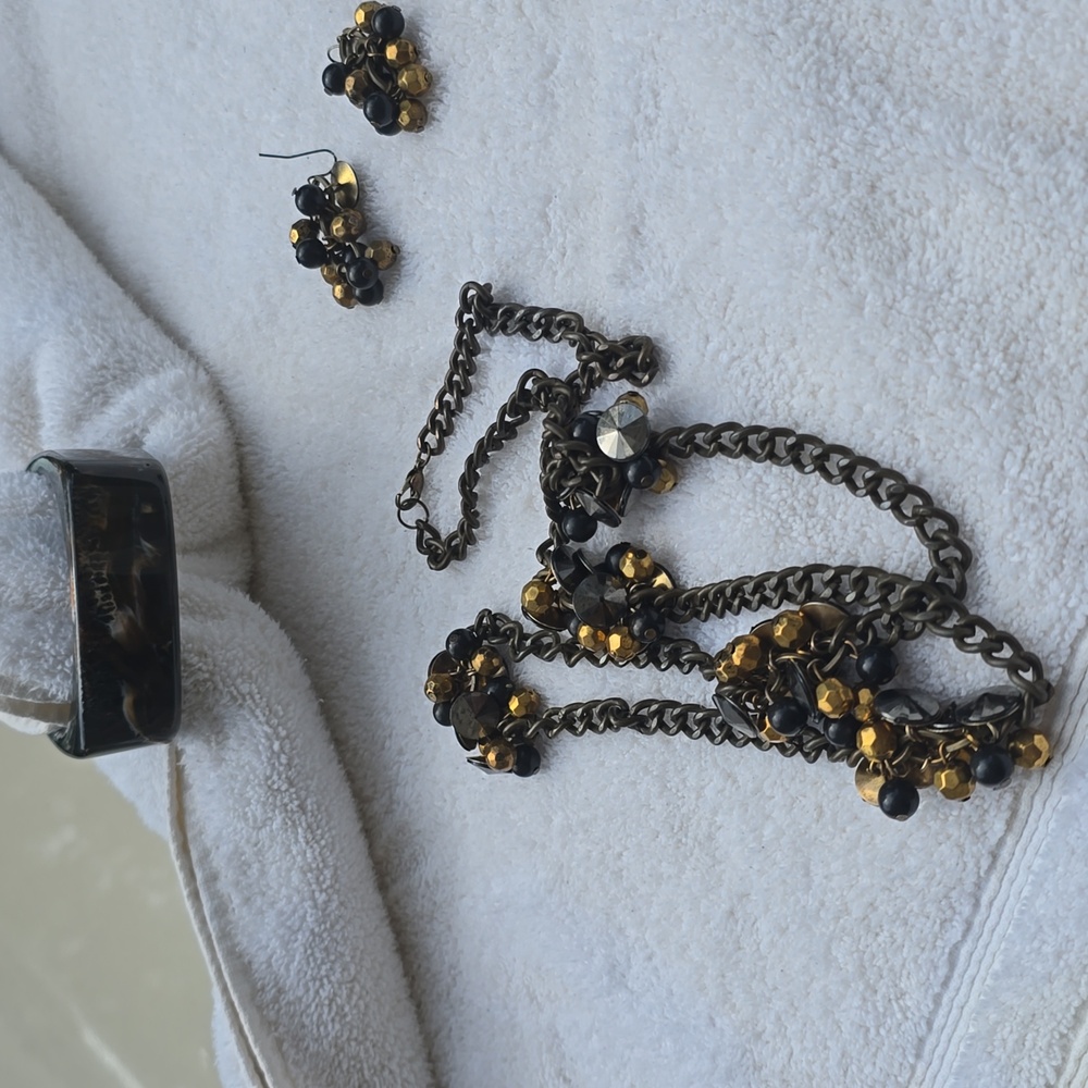 Charming Yellow and Black Women's Necklace Set - Picture 8 of 8